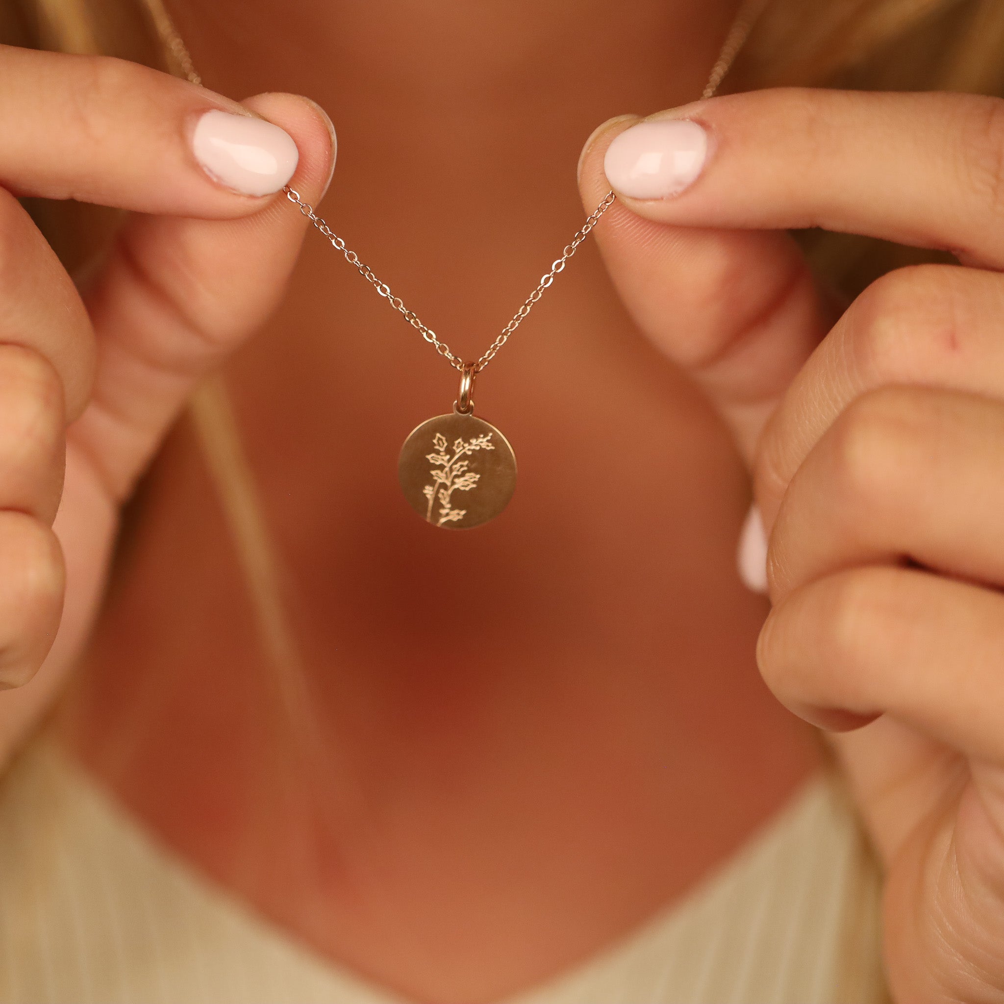 HOLLY BIRTH-FLOWER PENDANT - Inspiration Co.