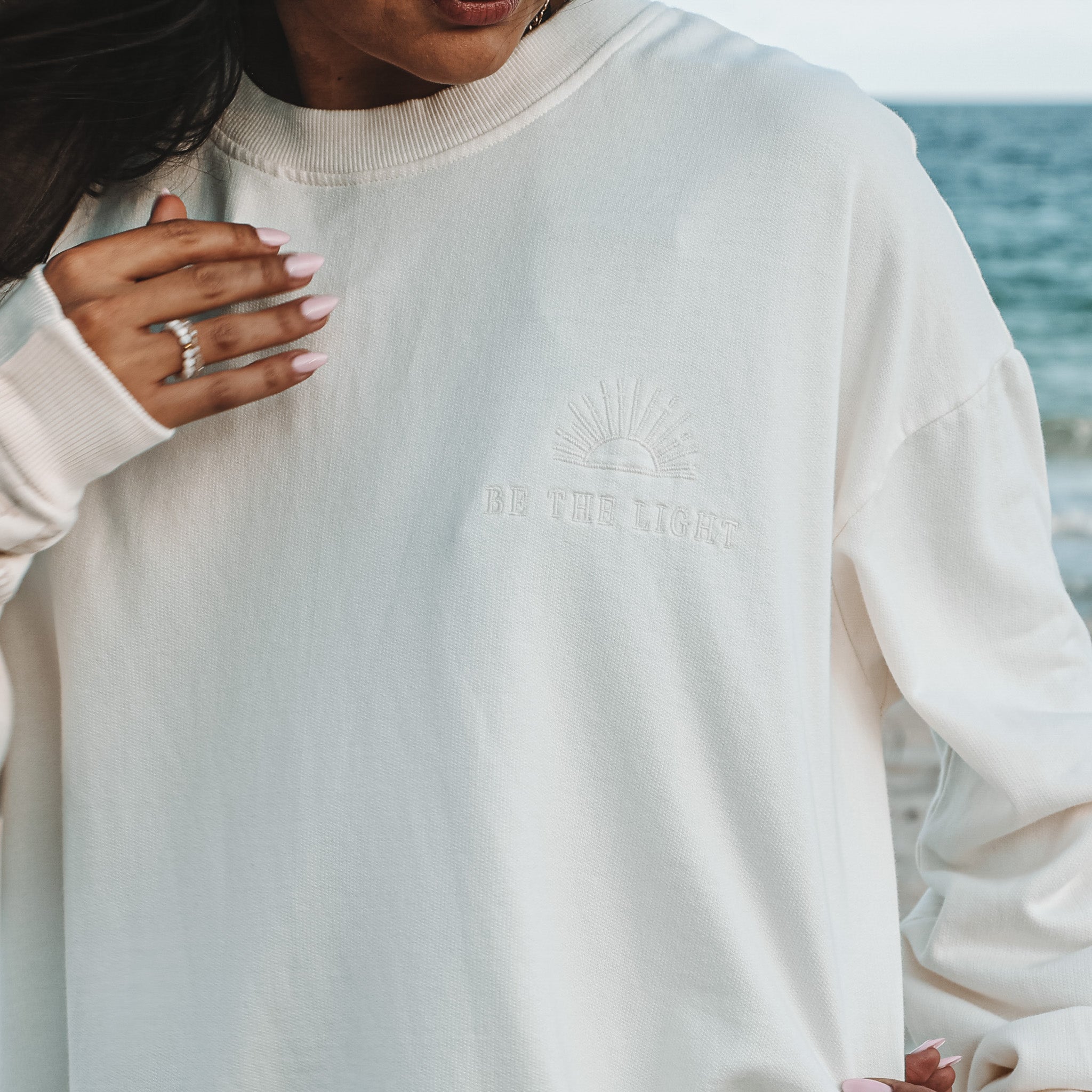 BE THE LIGHT - CREWNECK