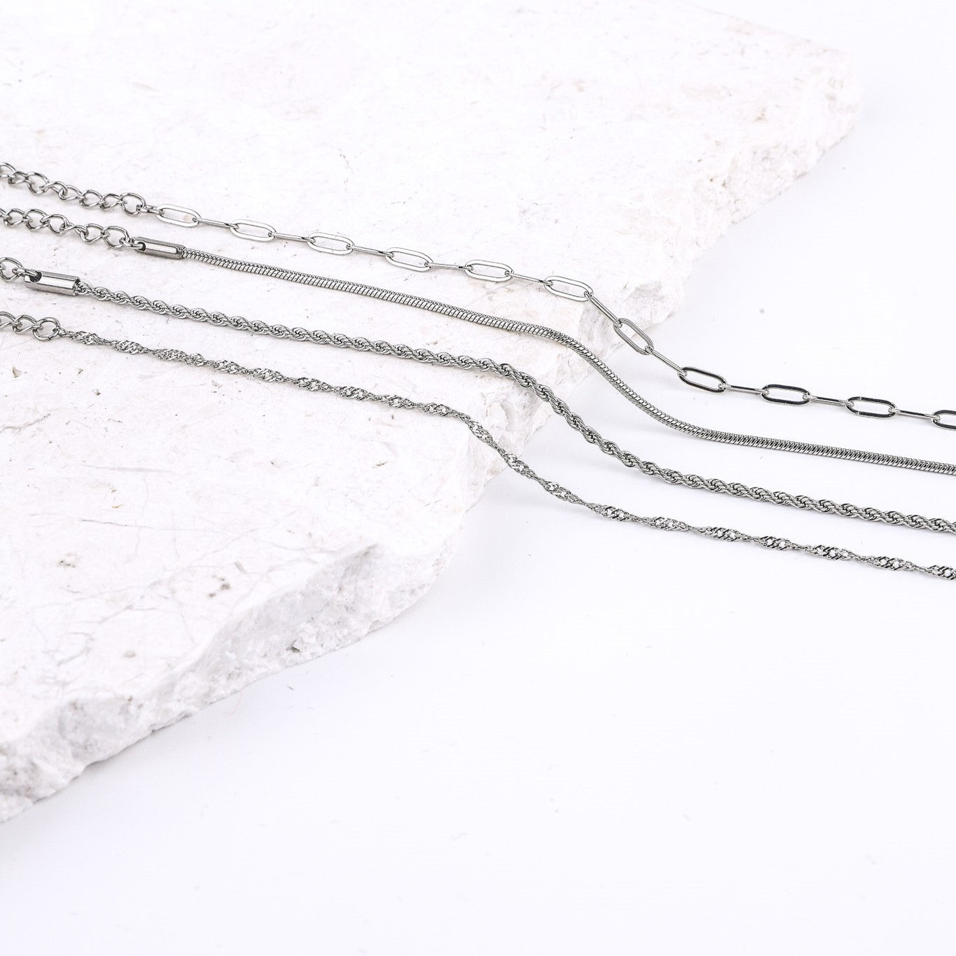 TWISTED ACCENT CHAIN BRACELET