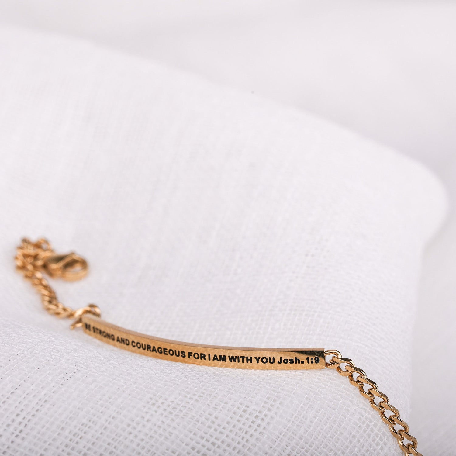 BE STRONG AND COURAGOUS FOR I AM WITH YOU- DAINTY CHAIN BRACELET - Inspiration Co.