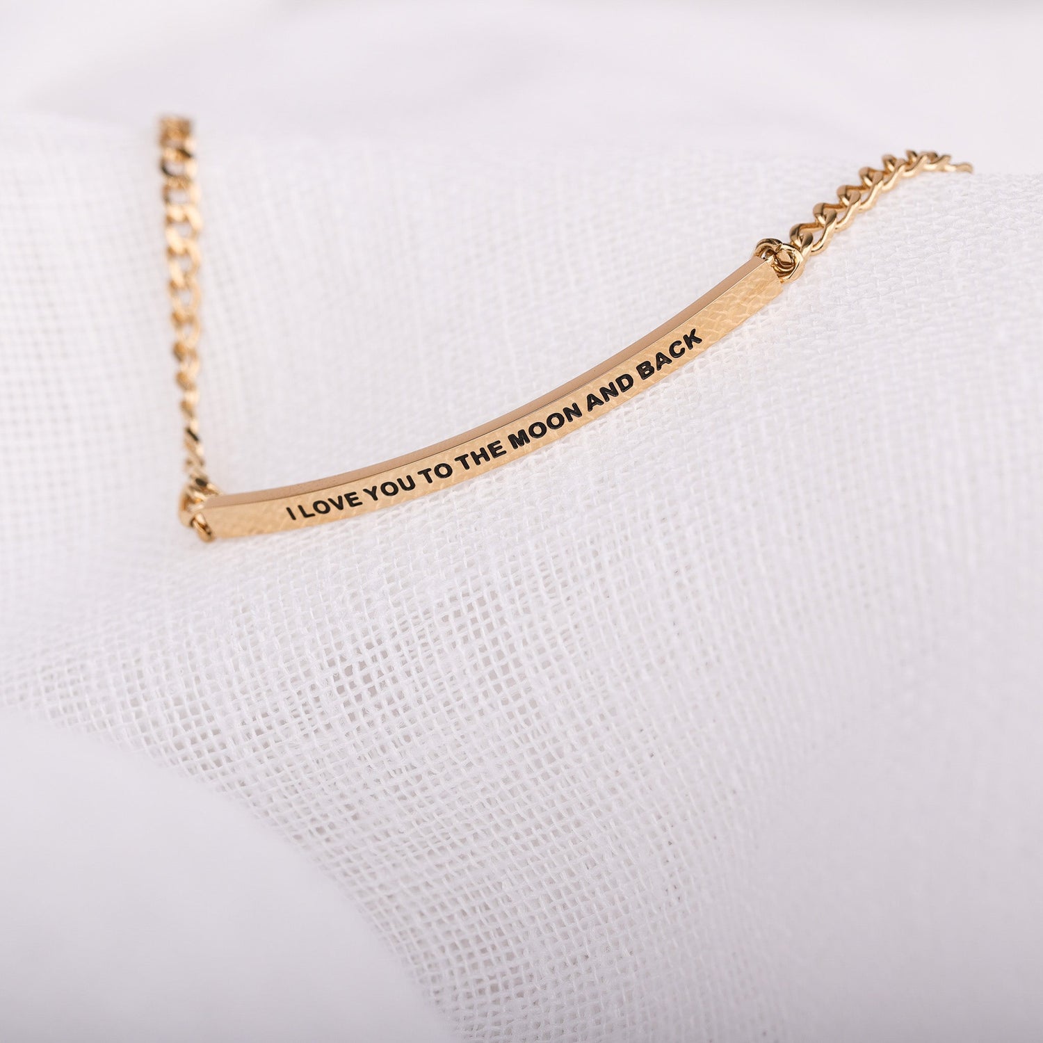 I LOVE YOU TO THE MOON AND BACK- DAINTY CHAIN BRACELET - Inspiration Co.