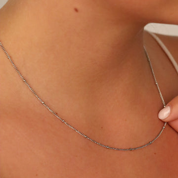 STUDDED CHAIN NECKLACE